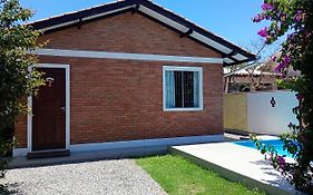 Casa em Florianópolis, rio vermelho de 2 quartos bem localizada